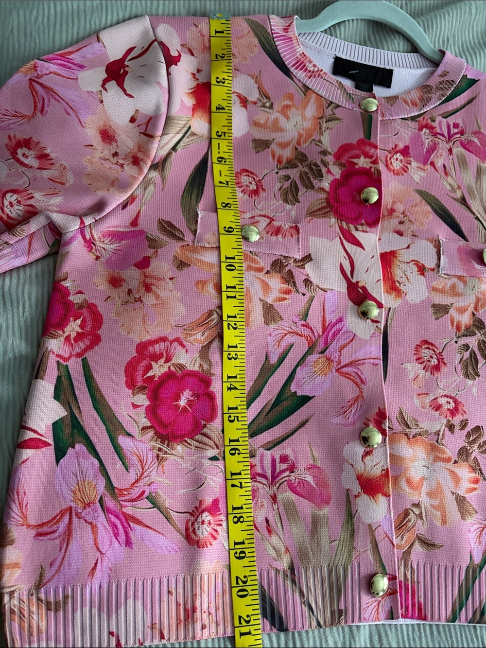 Floral Pink Short Sleeve Cardigan with Gold Button Detail/ Size XL - Picture 7 of 8